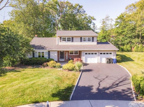 5 Vincent Ct, East Brunswick, NJ 08816-4426