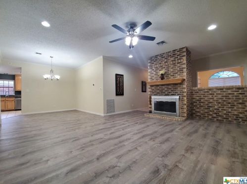 629 Brocton St, Victoria, TX 77904-3058