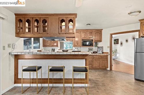 1160 Amend St, Pinole, CA 94564-2529