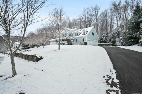 25 Juniper Ter, Tuxedo Park NY  10987-4770 exterior