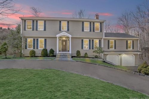 12 Cold Spring Dr, Bridgeport, CT 06611-1107