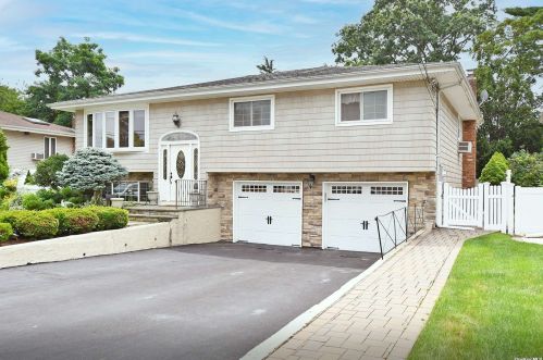2510 Coral Ct, North Bellmore, NY 11710-1728