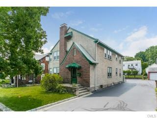 64 Plymouth Rd, Stamford, CT 06906-1613