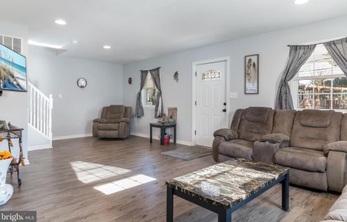 28 Oakland Ave, Newfield, NJ 08344-9590