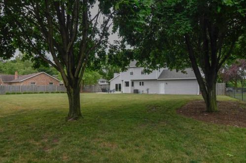 385 Moon Valley Dr, Green Bay, WI 54302-5207