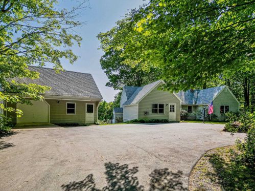 552 Center Rd, Hillsboro, NH 03244-4310