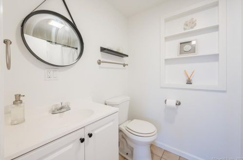 2 Katherine Rd, Lyme CT  06371-1620 exterior