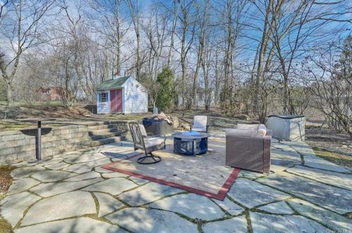 11 Hillside Ter, Monroe NY  10950-2515 exterior