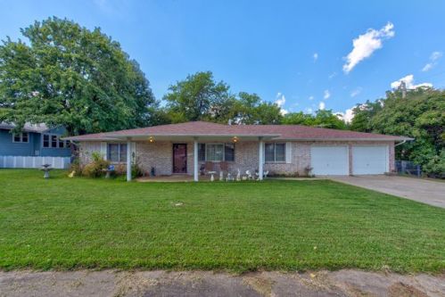 112 2nd St, Checotah, OK 74426-3028