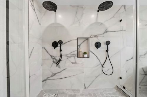 24370 Mornington Dr, Santa Clarita CA  91355-2037 exterior