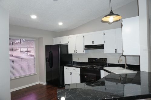 207 Somerset Ct, Sanford, FL 32773-7319