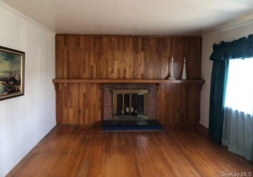 322 Sherman Ave, Hawthorne, NY 10532-1912