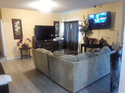 996 Scenic Dr, San Bernardino, CA 92408-1817
