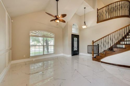 9427 Vis Cir, Irving TX  75063-5064 exterior