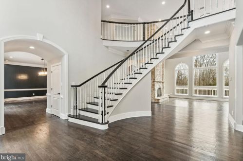 209 River Bend Rd, Great Falls VA  22066-4141 exterior