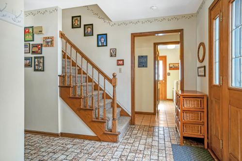 5644 Colleen Ln, West Bend, WI 53095-9729