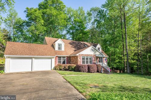 205 Chinaberry Dr, Fredericksburg, VA 22407-8050