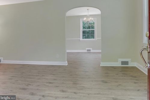827 Woodsdale Rd, Wilmington DE  19809-2244 exterior