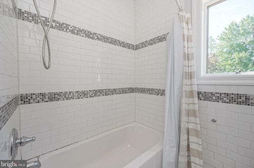 404 Maple Ave, Camden NJ  08109-2021 exterior