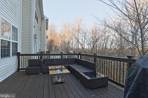 2472 Sylvan Moor Ln, Woodbridge VA  22191-6354 exterior