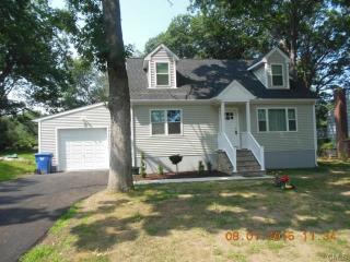 8 Garland Cir, Bridgeport, CT 06611-4828
