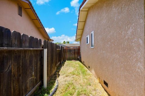661 Hillsdale Dr, Turlock CA  95382-0515 exterior