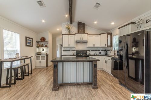 1270 Old Colony Rd, Seguin, TX 78155-0541