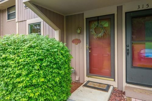 3156 Laurel Ridge Cir, Bridgeville, PA 15017-1656