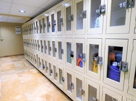 335 Cedar Ave, Long Beach CA  90802-2872 exterior