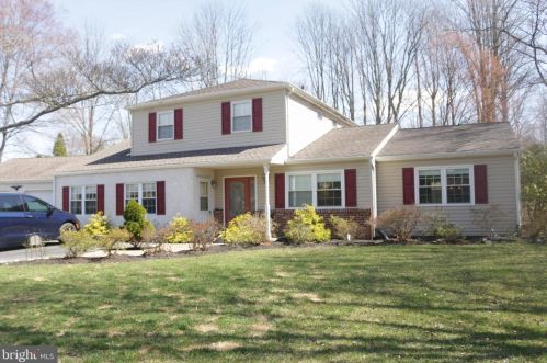 23 Gloucester Dr, Downingtown, PA 19335-1150