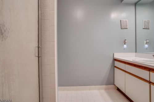 48 Westchester Ter, Annandale NJ  08801-1600 exterior