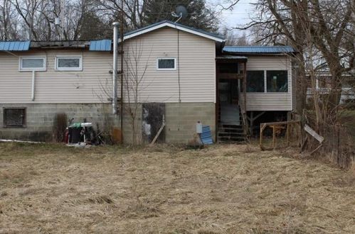4016 Main St, Adamsville, PA 16110-1626