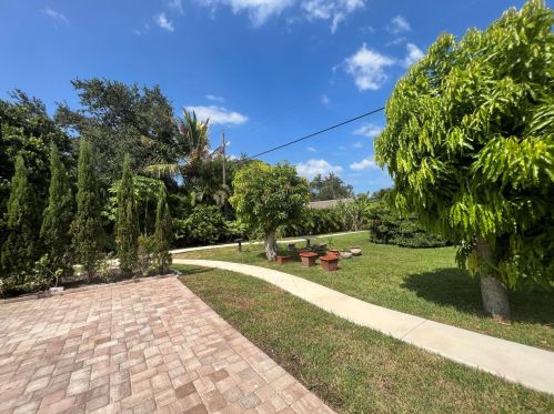 1257 Airoso Blvd, Fort Pierce FL  34983-2553 exterior