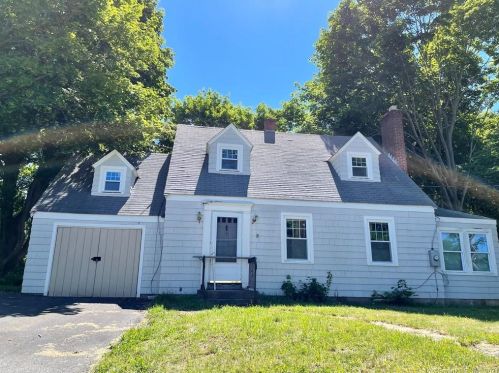 8 Wild Rose Pl, Waterford, CT 06385-2324