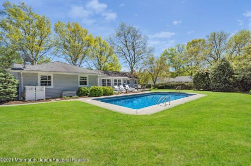 33 Pelican Rd, Middletown NJ  07748-3237 exterior