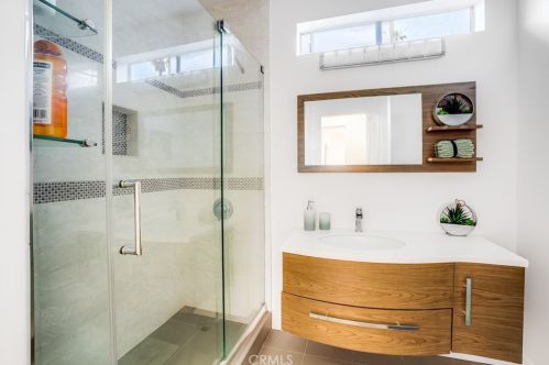 11814 Hesby St, North Hollywood CA  91607-3218 exterior
