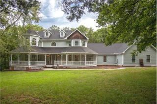 1136 Longview Dr, Hendersonville, TN 37075-8765
