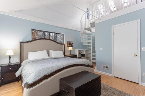 46 Merriland Rd, Stamford CT  06903-1717 exterior