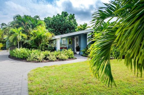 728 102nd Ave, Naples, FL 34108-3213