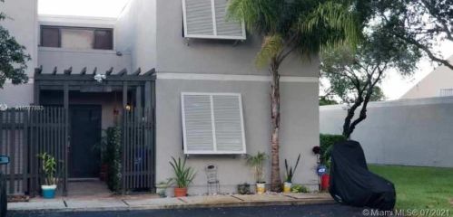 11266 14th Ct, Hollywood FL  33026-2629 exterior