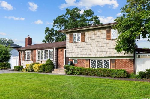 247 16th St, Deer Park, NY 11729-5819