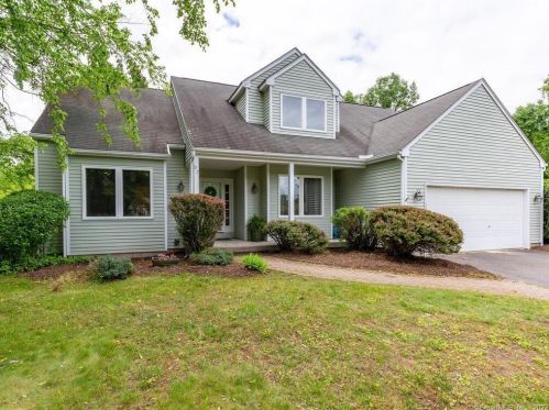 97 Spring Wood Ln, Bloomfield, CT 06002-1162