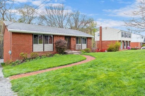 2905 Greenfield Rd, Glenshaw, PA 15116-1138