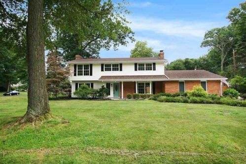 54725 Merrifield Dr, Mishawaka, IN 46545-1521