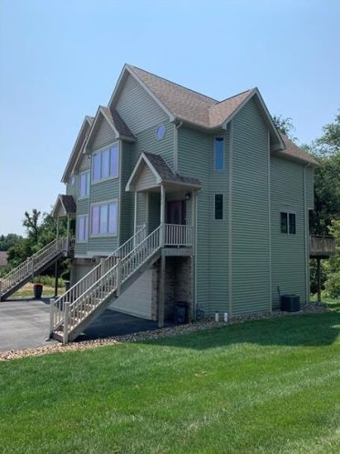 373 Cherokee Dr, Beaver Falls, PA 15010-8478