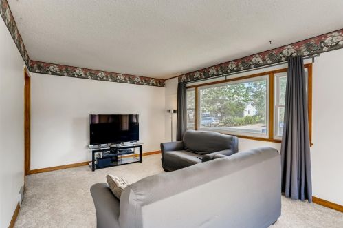 2100 Brookview Dr, Minneapolis, MN 55430-2906