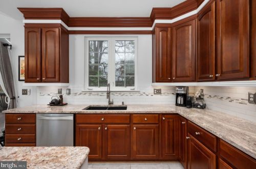 7226 Lyndam Hill Cir, Lorton VA  22079-4509 exterior