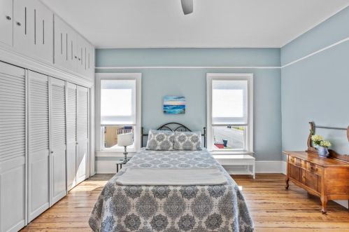 2927 Bernardo De Galvez Ave, Galveston TX 77550 exterior