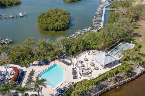 535 Club Side Dr, Naples FL  34110-6018 exterior
