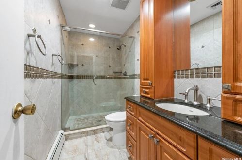 8 Acorn Rd, East Rockaway NY  11518-2103 exterior